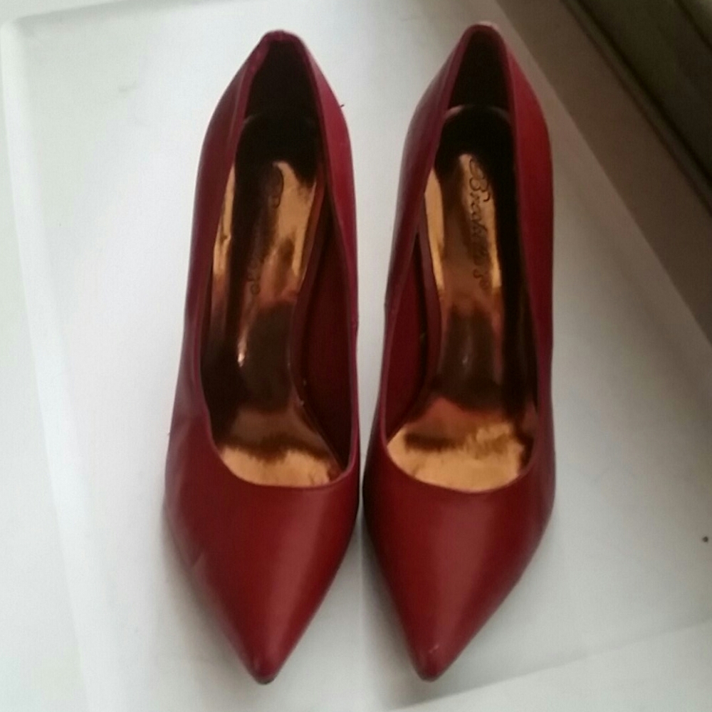 Red Pumps